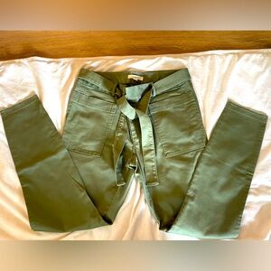 NWT. LOFT. Green skinny pants. Size 6